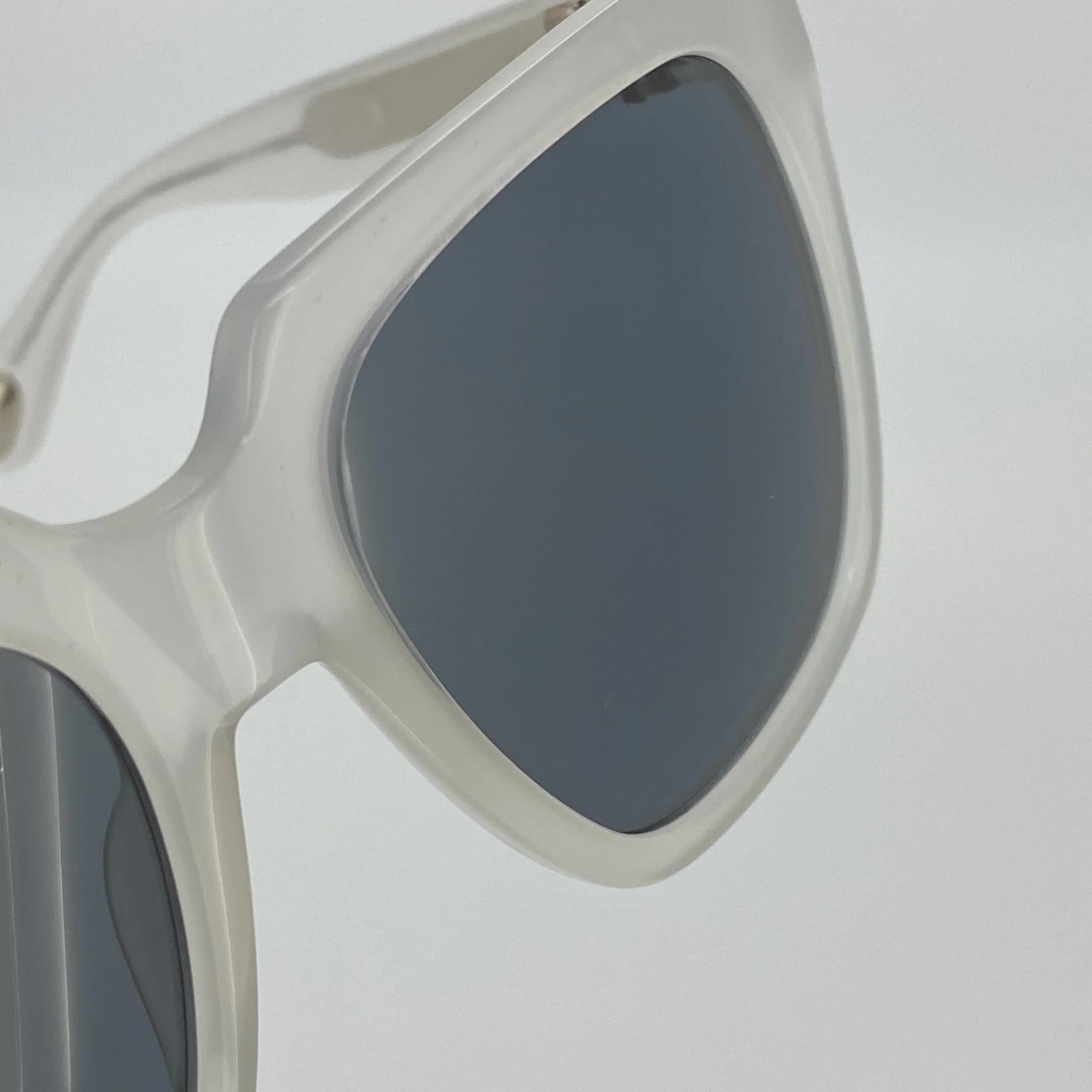 Ann Demeulemeester Sunglasses Oversized White and Solid Grey - Image 9